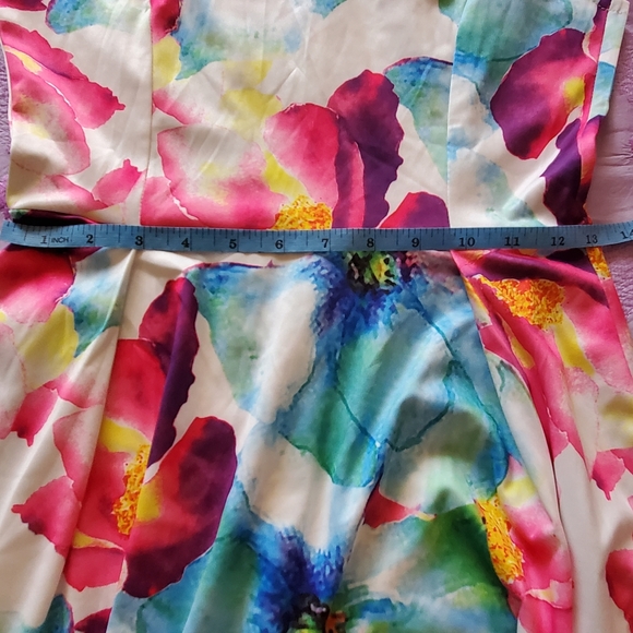 silk dress - Picture 6 of 8